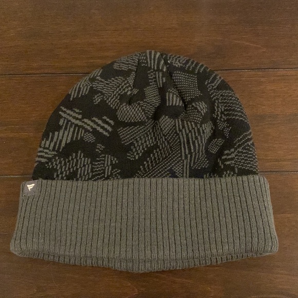 Vegas golden knights beanie - Picture 2 of 2